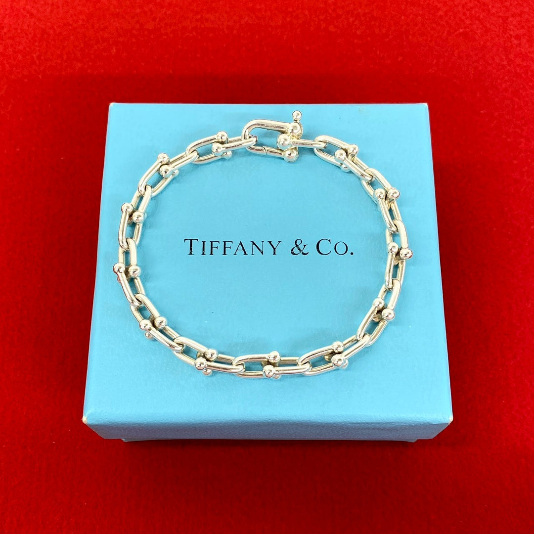 blurRubbingTiffany Hardware Small Link BureRubbingCut