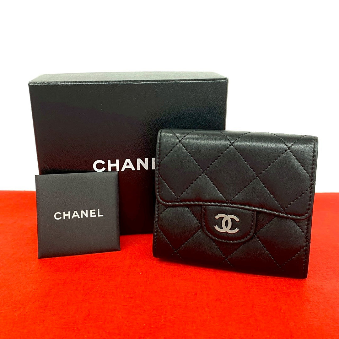 trifold wallet chanel