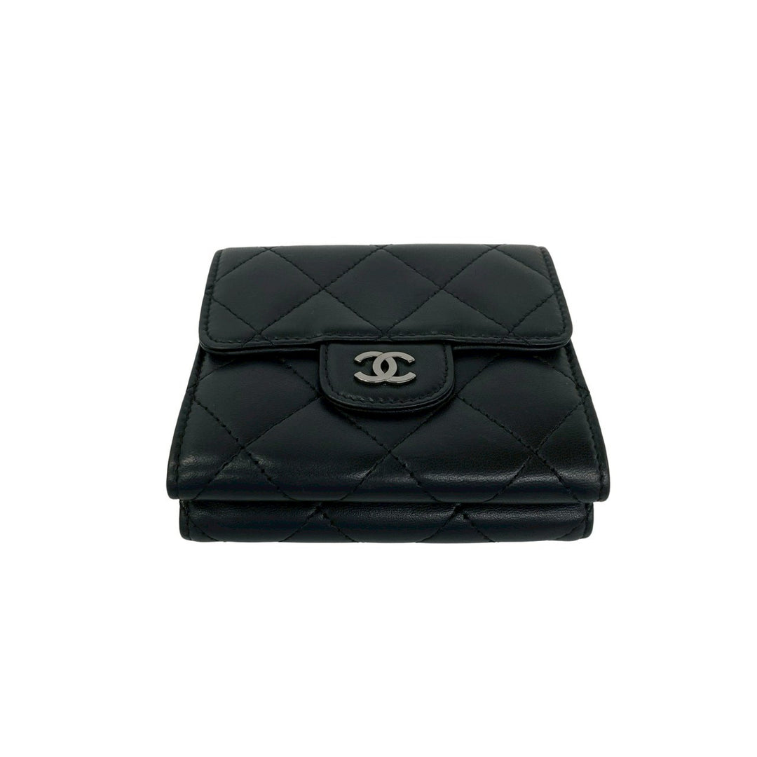 trifold wallet chanel