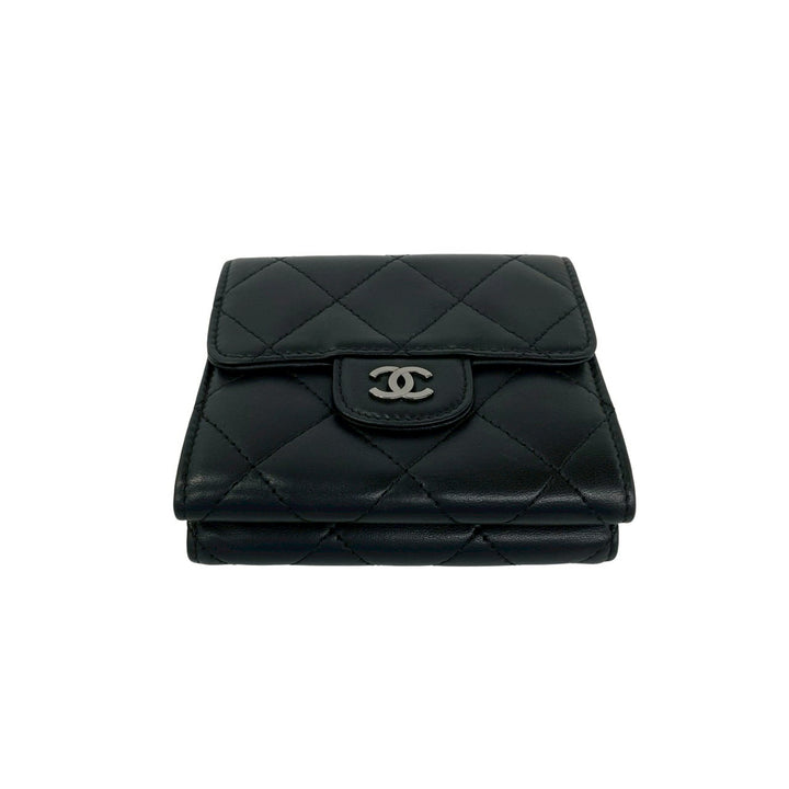 trifold wallet chanel