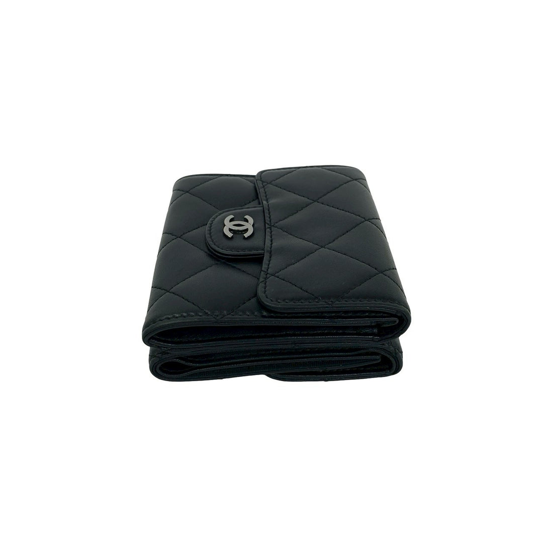 trifold wallet chanel