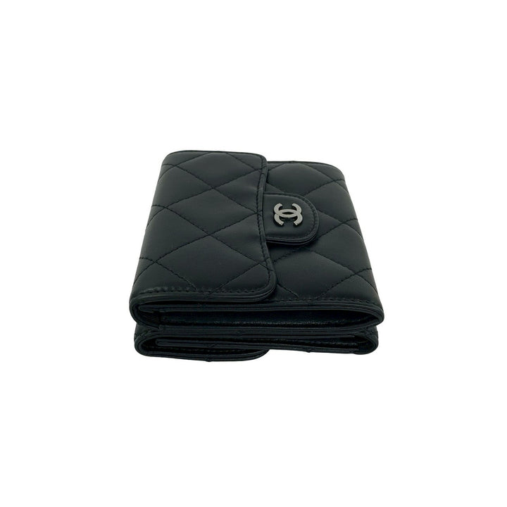 trifold wallet chanel
