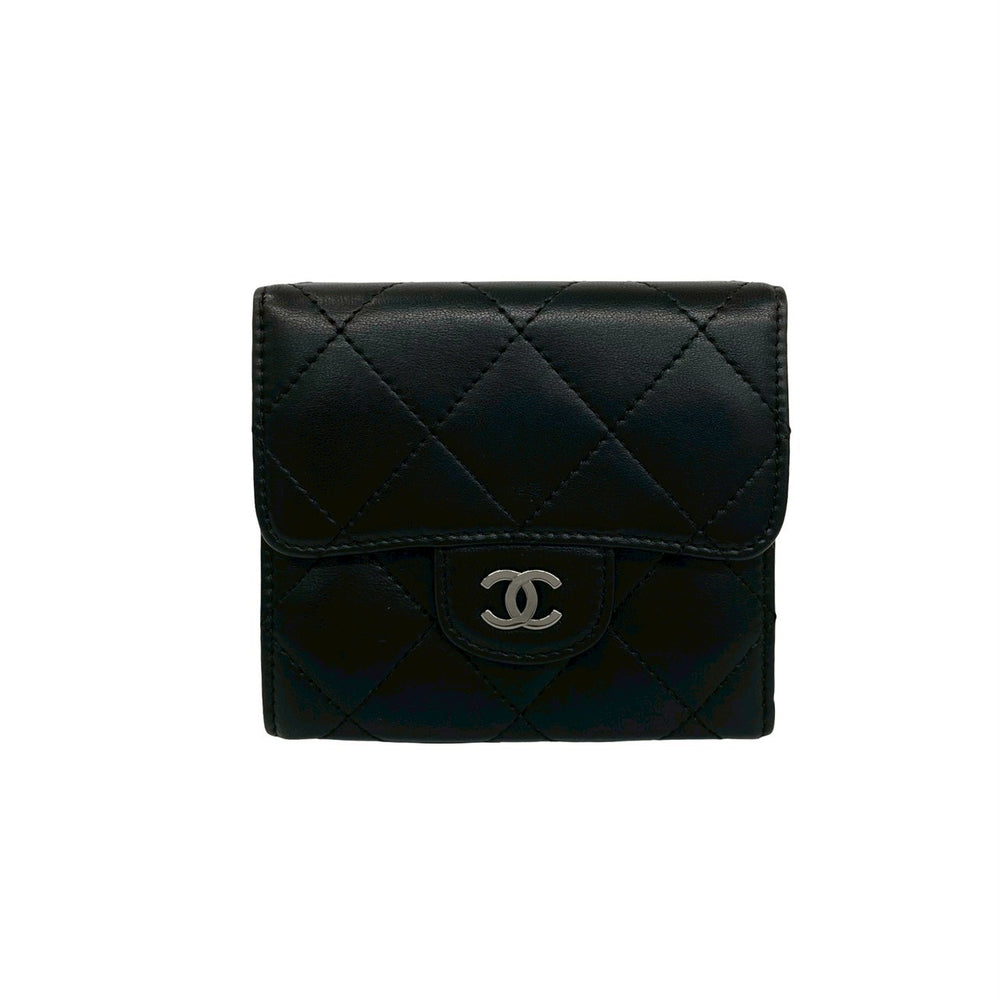 trifold wallet chanel